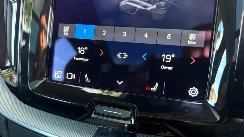 Volvo Xc60 2.0 T6 [350] RC PHEV Core Bright 5dr AWD Gtron Estate